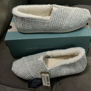 New in box Toms
